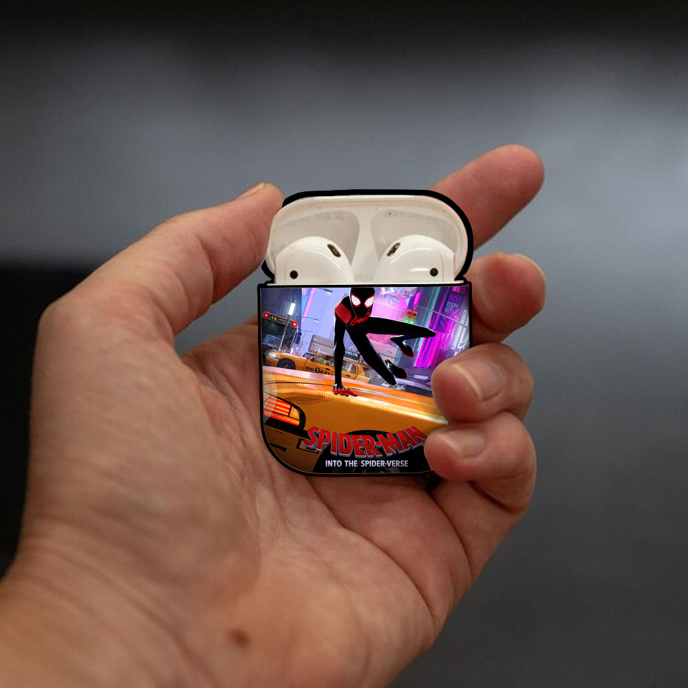 Spider Man スパイダーマン AirPods 第2世代保護ケース ハードシェル ブラック 耐衝撃・防指紋・カラビナ付き