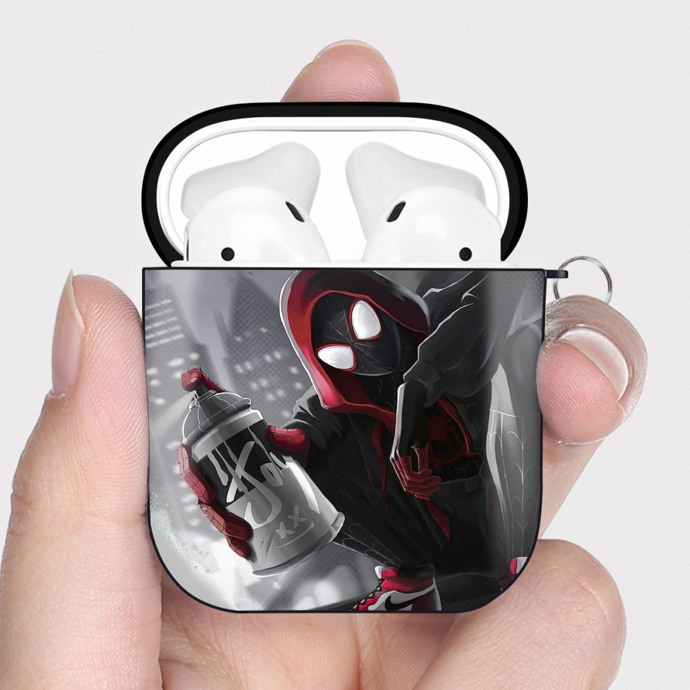 （画像用） Spider Man スパイダーマン AirPods 第2世代保護ケース ハードシェル ブラック 耐衝撃・防指紋・カラビナ付き