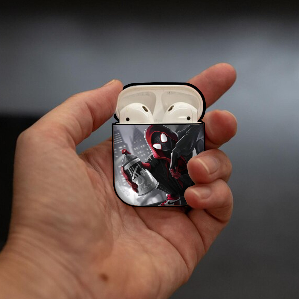 Spider Man スパイダーマン AirPods 第2世代保護ケース ハードシェル ブラック 耐衝撃・防指紋・カラビナ付き